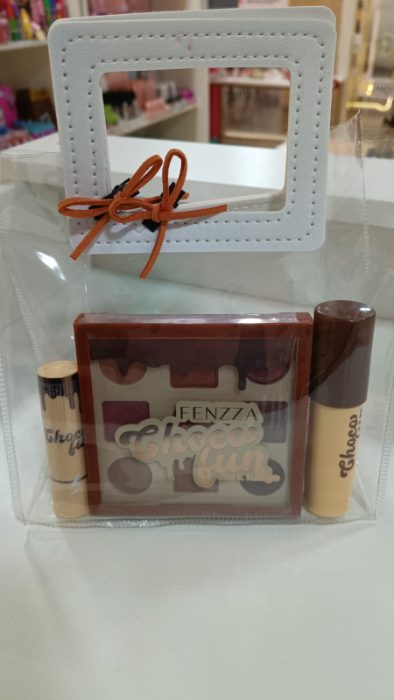 KIT CRISTAL BRANCO CHOCO FUN (P DE SOMBRA + ESPONJA + CONTORNO+BATOM +PO COMP+ XUXINHA)