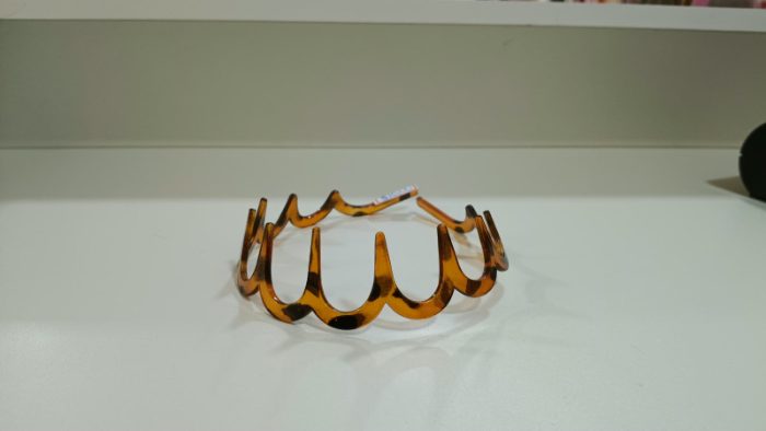 TIARAS COM DENTES DE  TUBARÃO